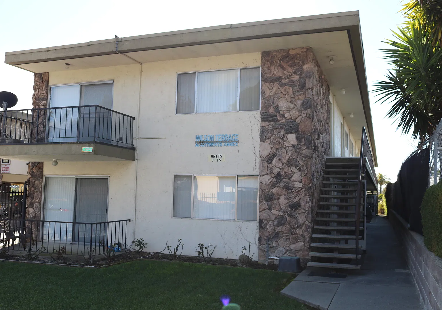 45 Wilson Ave Apts — Photo 2