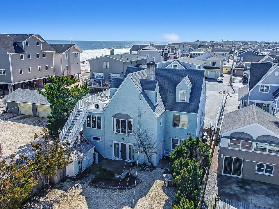 Front of multi unit home