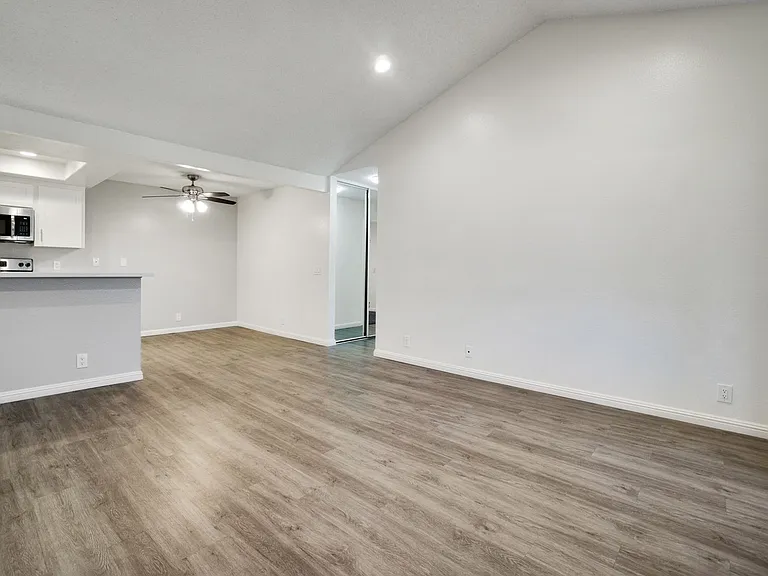 River Oaks Apartments — Photo 36