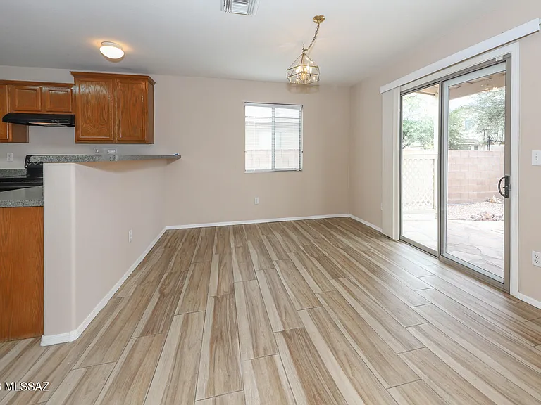 2416 W Chris Oliver Way — Photo 4