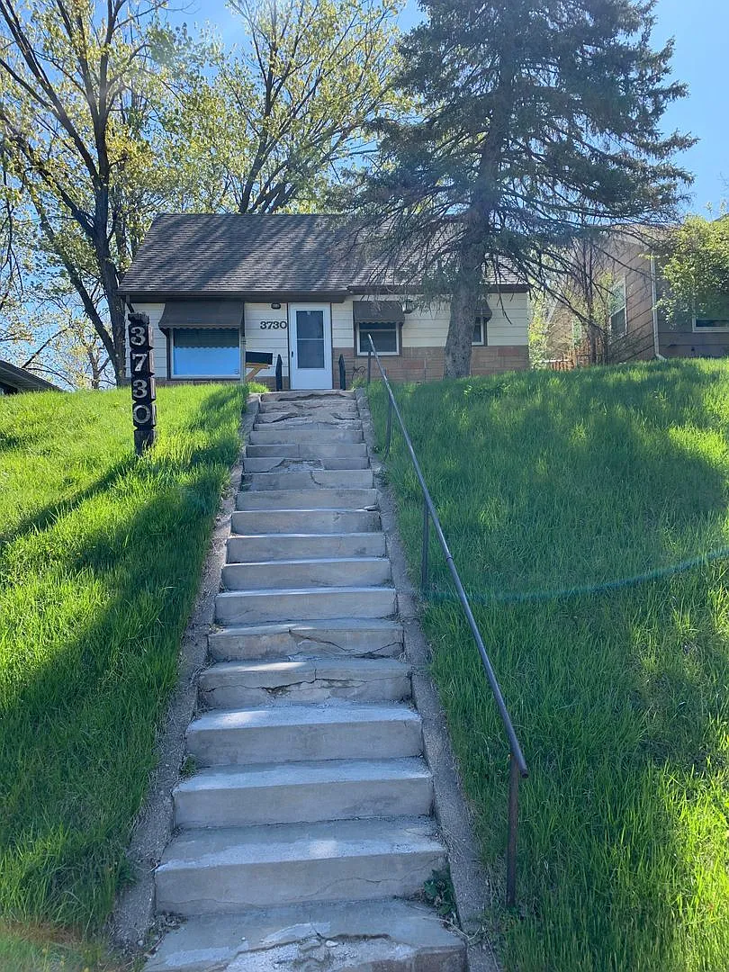 Beautiful 4 Bedroom 1 Bathroom in North Minneapolis — Photo 1