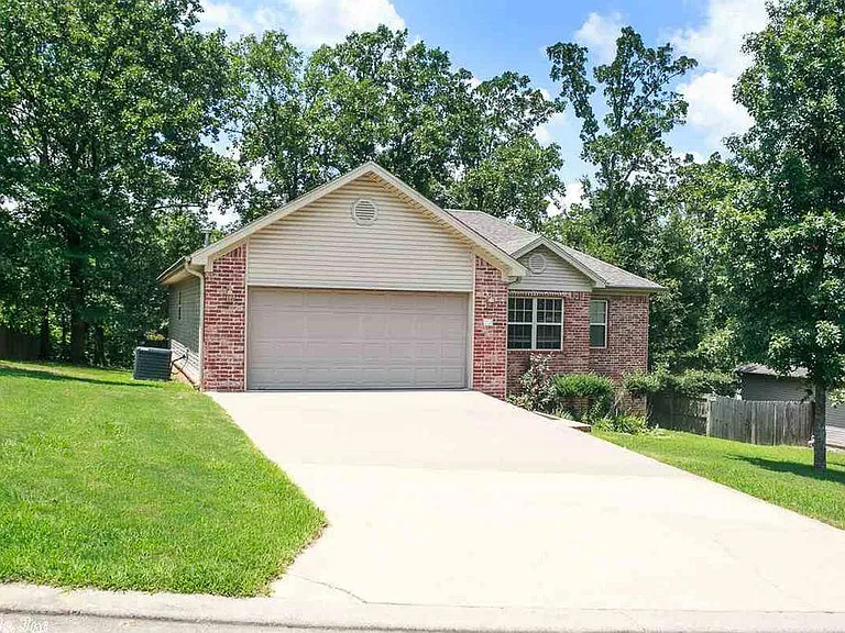 20 Twin Lakes Dr — Photo 2
