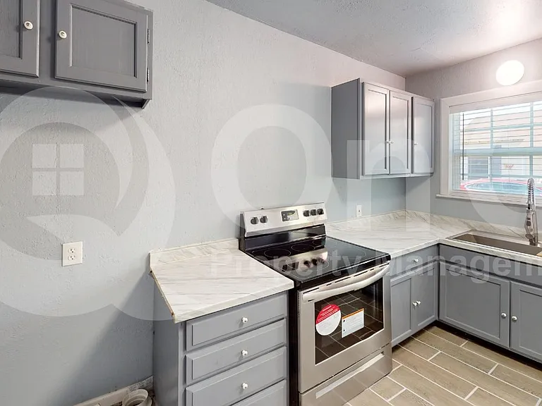 205 NE 22nd St — Photo 8