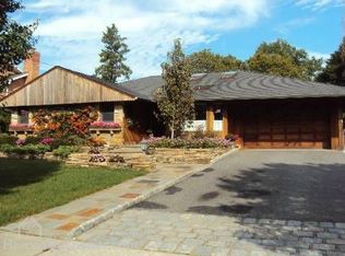 45 Hickory Rd, New Hyde Park, NY 11040