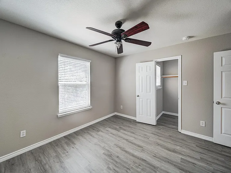 6908 Planters Row Dr — Photo 20