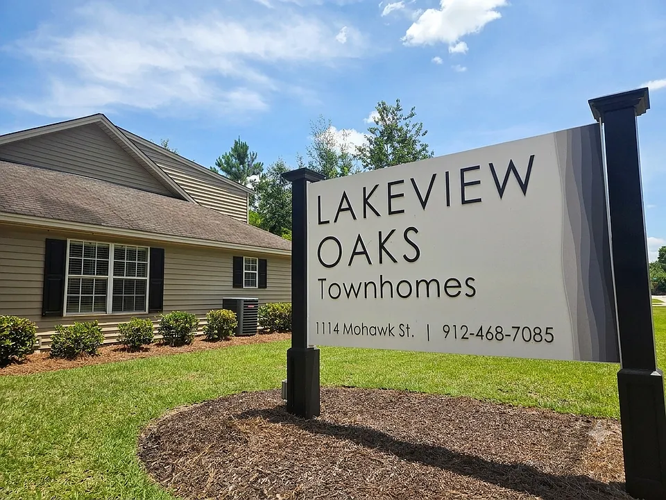 Lakeview Oaks Townhomes