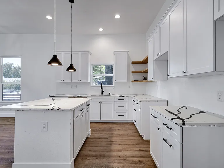 2425 Monterey St — Photo 14