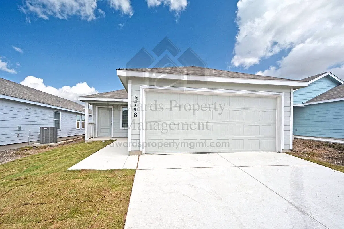 3748 Axis Hill St in New Braunfels, TX 78132 — Photo 2