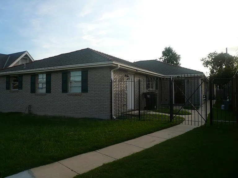 6164 Louis Xiv St — Photo 1