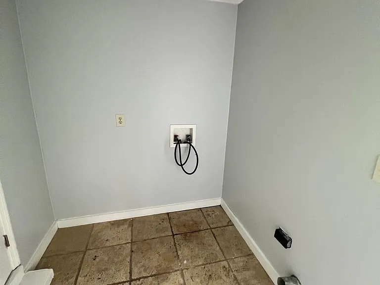 909 Bryan St — Photo 27