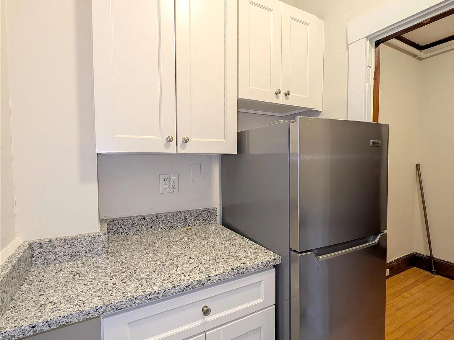 1 bed, $2,600 — Photo 4