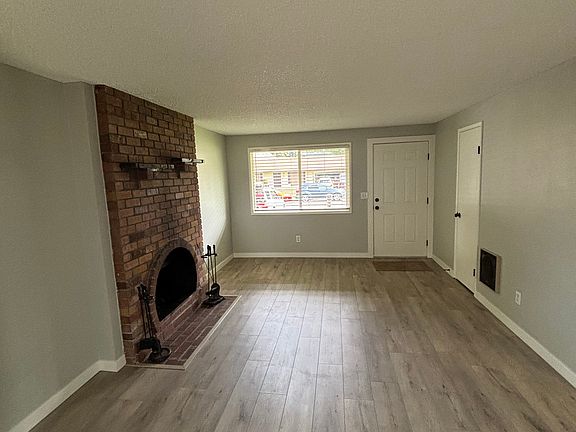 3rd image of 1100 NE Keyes Rd #1100