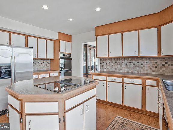 2nd image of 40910 Starling Ct