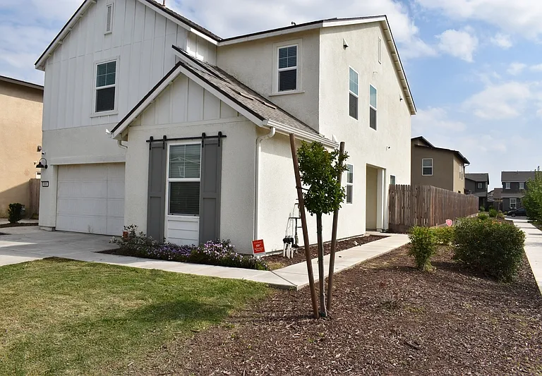 698 Jessie Dr — Photo 3
