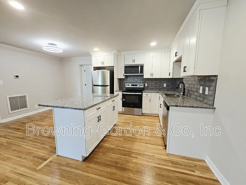 3 bed, 2.0 bath, 1500 sqft, $1,900 — Photo 3