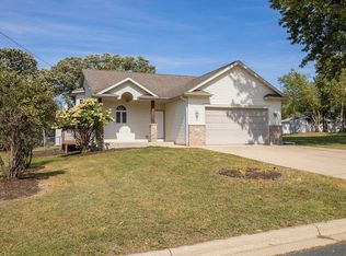106 E 13th St, Zumbrota, MN 55992