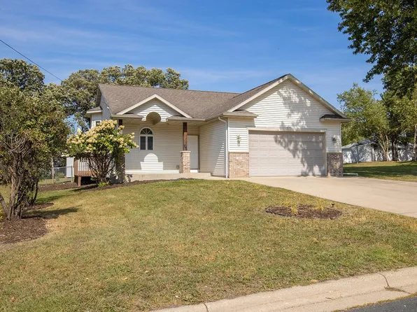 106 E 13th St, Zumbrota, MN 55992