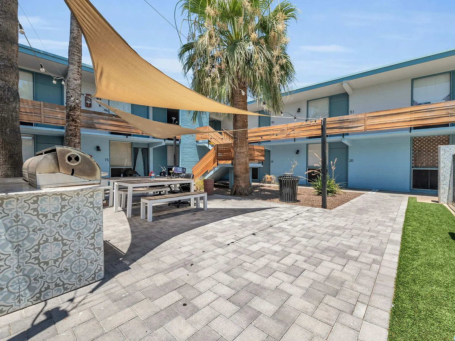 Elton Studio Suites — Photo 4