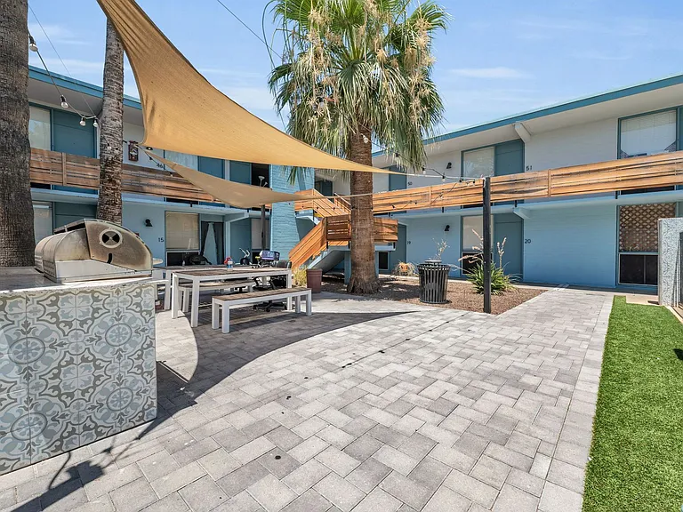 Elton Studio Suites — Photo 4