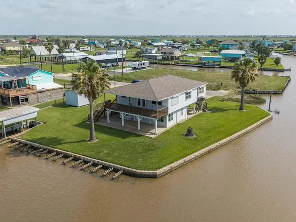 1304 County Road 202, Bay City, TX 77414