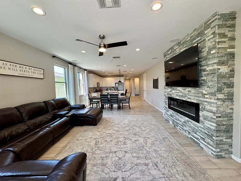 2870 N Blossom Ln — Photo 8