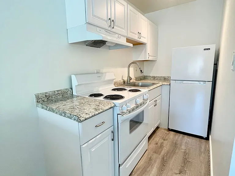 Village Vista Apartments — Photo 34