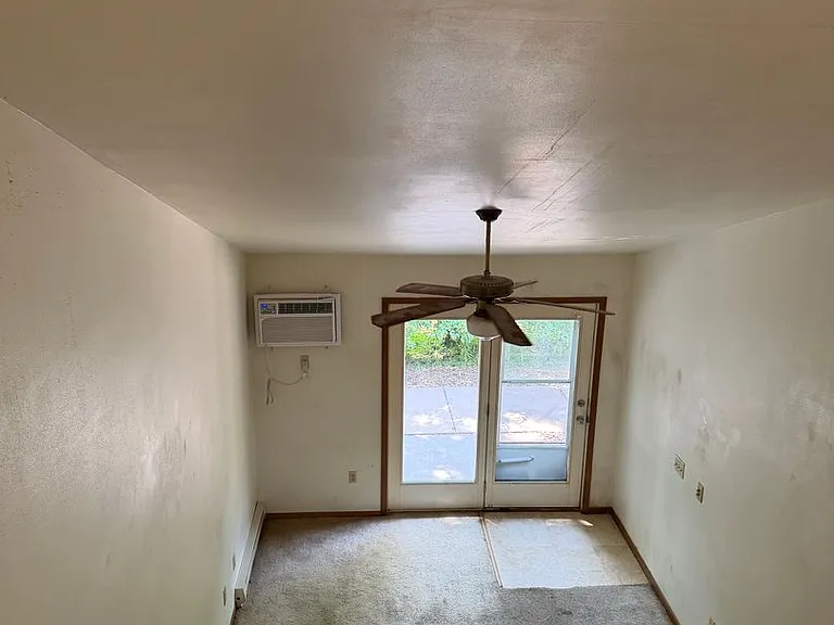 204 E Oak St — Photo 4