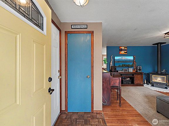 3rd image of 5047 Marian Drive NE