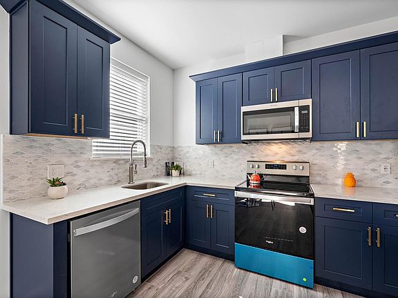 5th image of 207 E 38th St #B