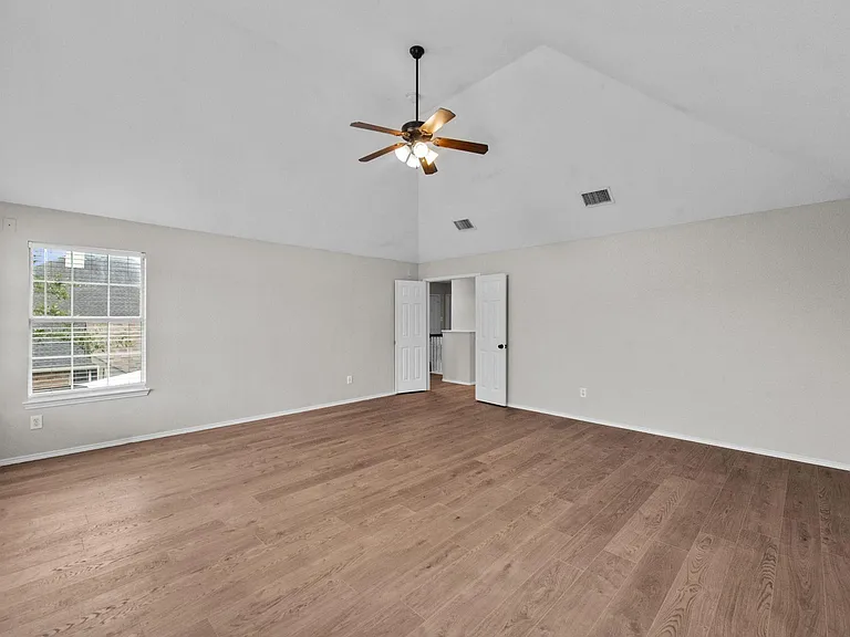 2421 Kittyhawk Dr — Photo 16