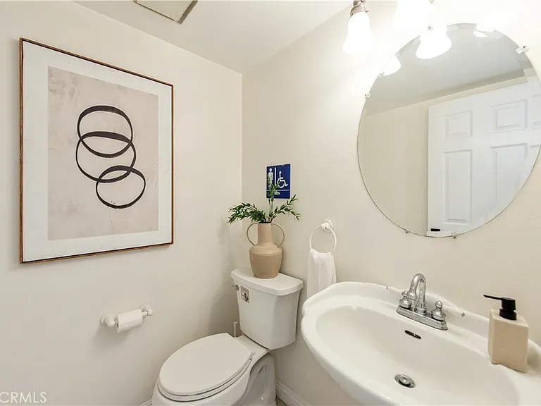 19 Alabaster — Photo 10
