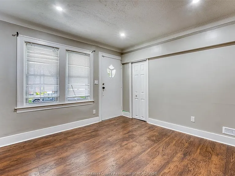 2309 Alexis Rd — Photo 6