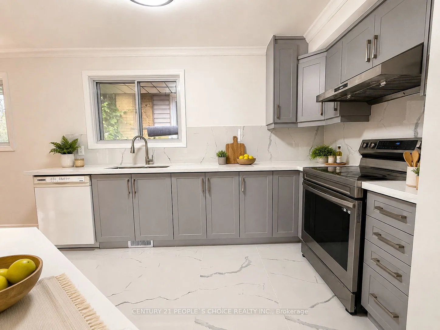 3 bed, $2,799 — Photo 2