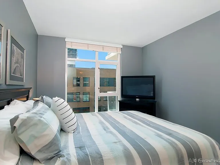 427 9th Ave #502 — Photo 13