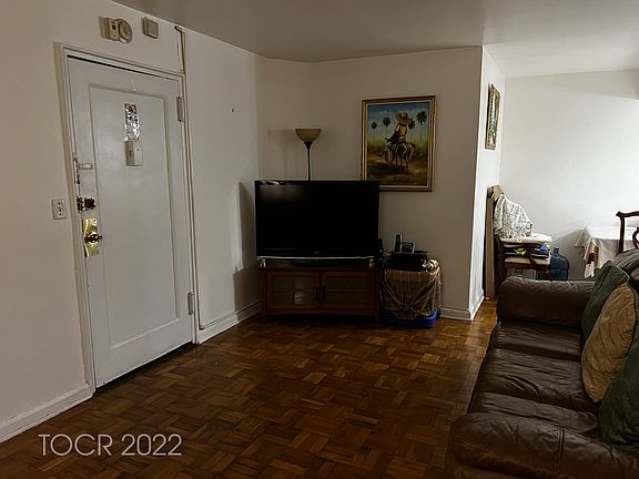 3rd image of 2329-2339 Hudson Ter #A1-b