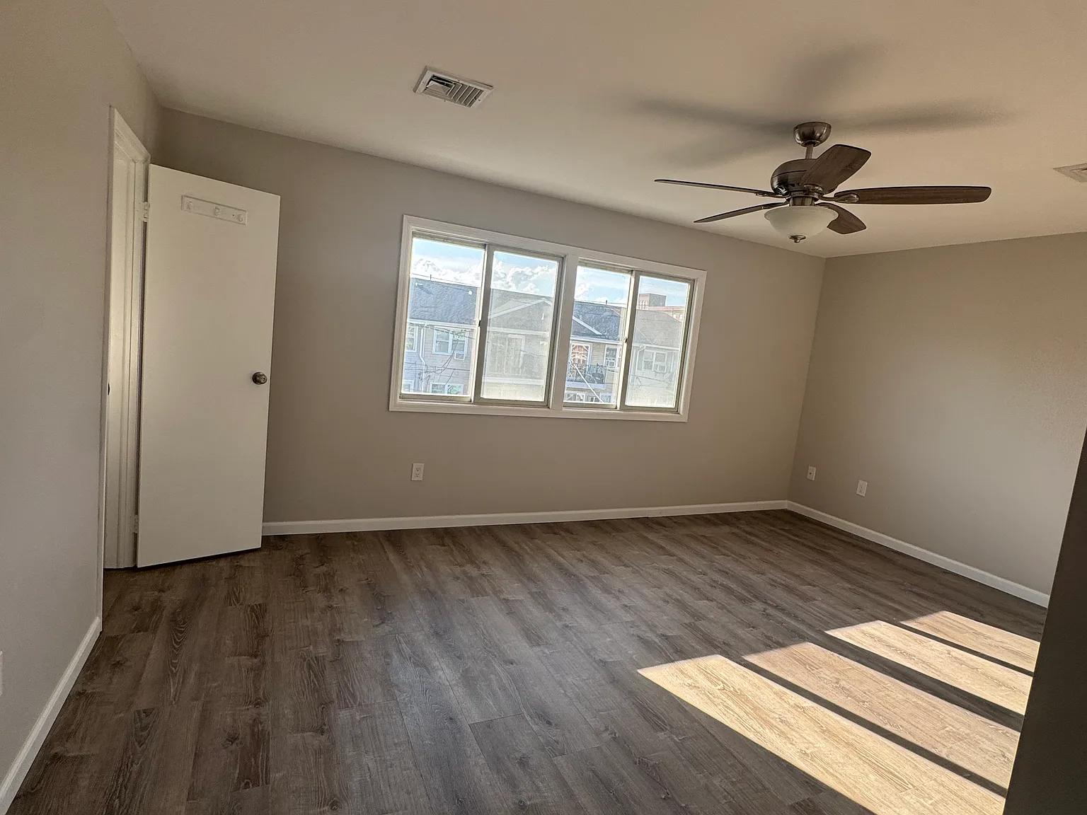 3 bed, 1200 sqft, $3,000 — Photo 2
