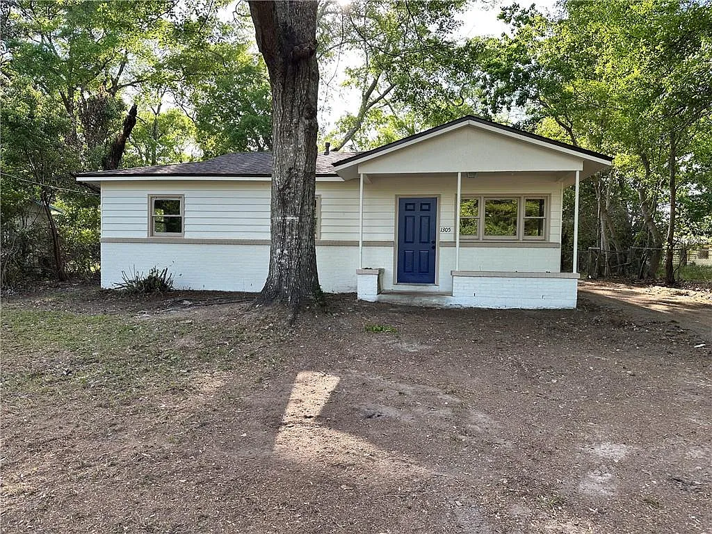 3 bed, 1.0 bath, 1100 sqft, $1,400 — Photo 1
