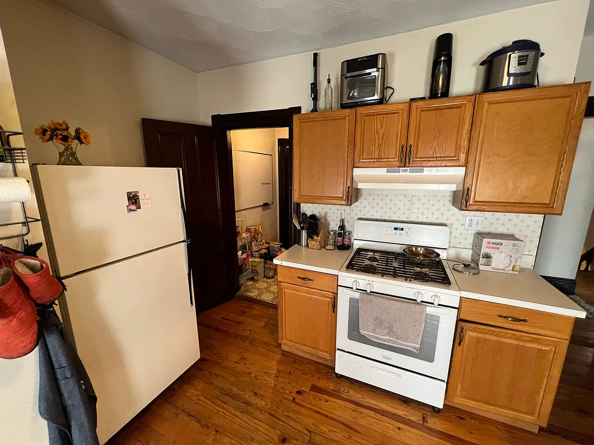 Building Photo - 211 Holland St #2L