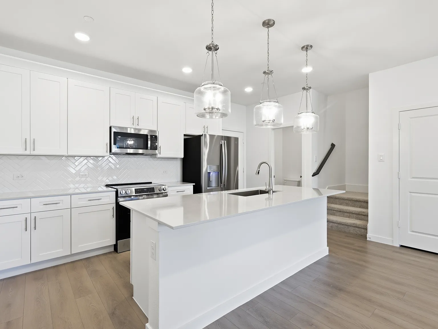 3 bed, 1869 sqft, $2,400 — Photo 4