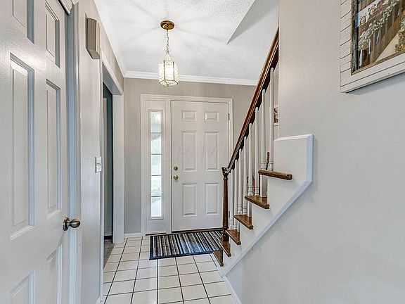 2nd image of 1112 Carousel Ct