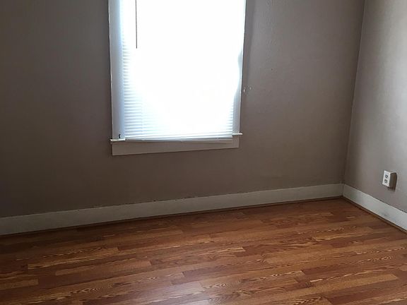 4th image of 1008 8th Ave