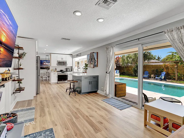1066 SW 25th Way — Photo 11