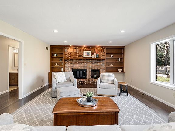 5th image of 2271 S Old Ditch Rd