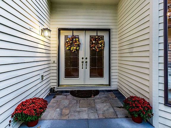 3rd image of 8021 Summerview Dr