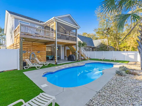 102 NW 30th St, Oak Island, NC 28465