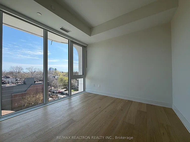 322 Dupont St #502 — Photo 14