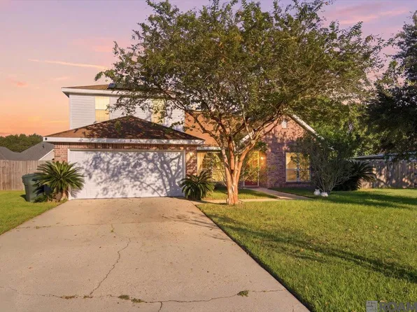 17410 W Autumn Dr, Prairieville, LA 70769