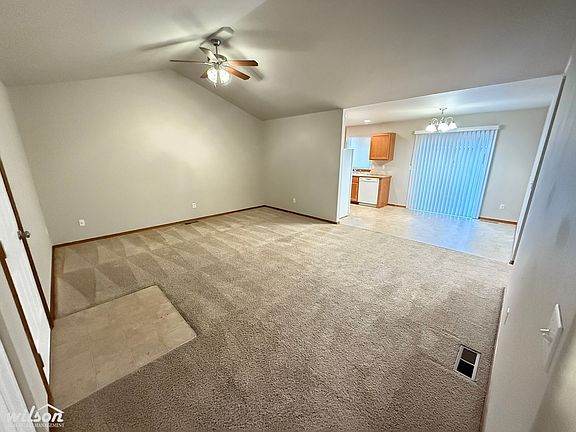 3rd image of 1900 Wellington Dr