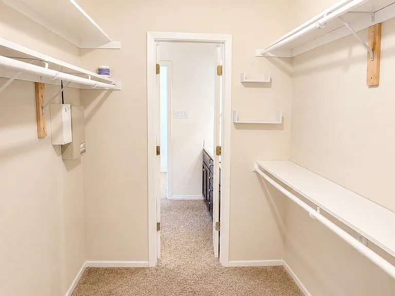 5912 Meadow Wood Ln — Photo 13