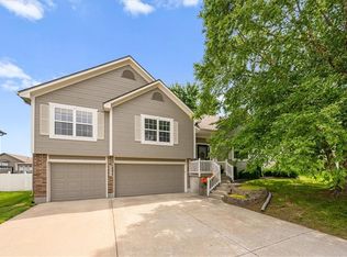 1017 Hampton Dr, Raymore, MO 64083